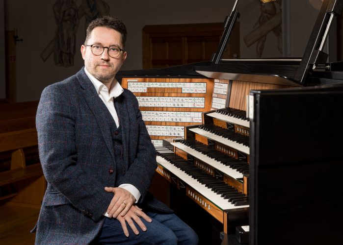 Thomas Haubrich am Spieltisch in Amriswil